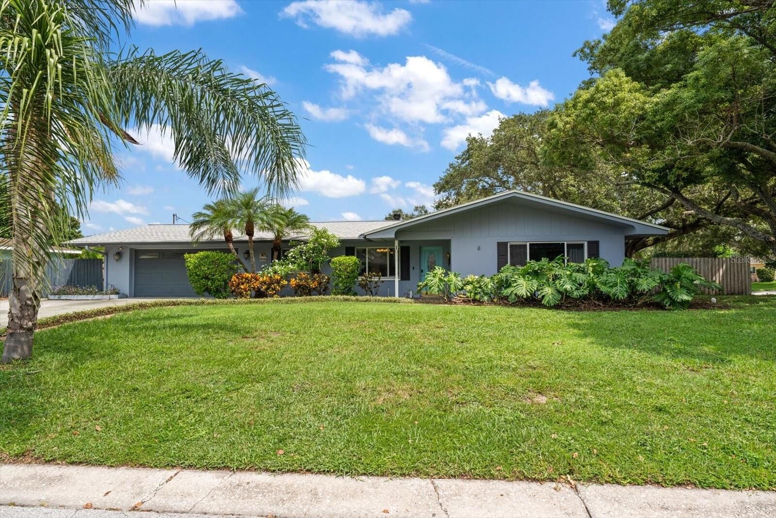 Property Photo: 1 Maplewood Avenue FL 33765