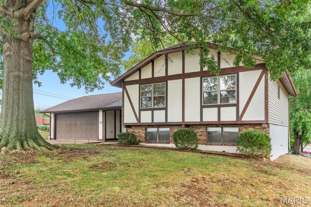 Property Photo:  1 Buckingham Drive  MO 63090 