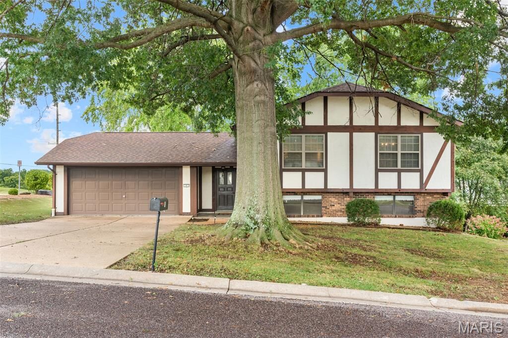 Property Photo: 1 Buckingham Drive MO 63090