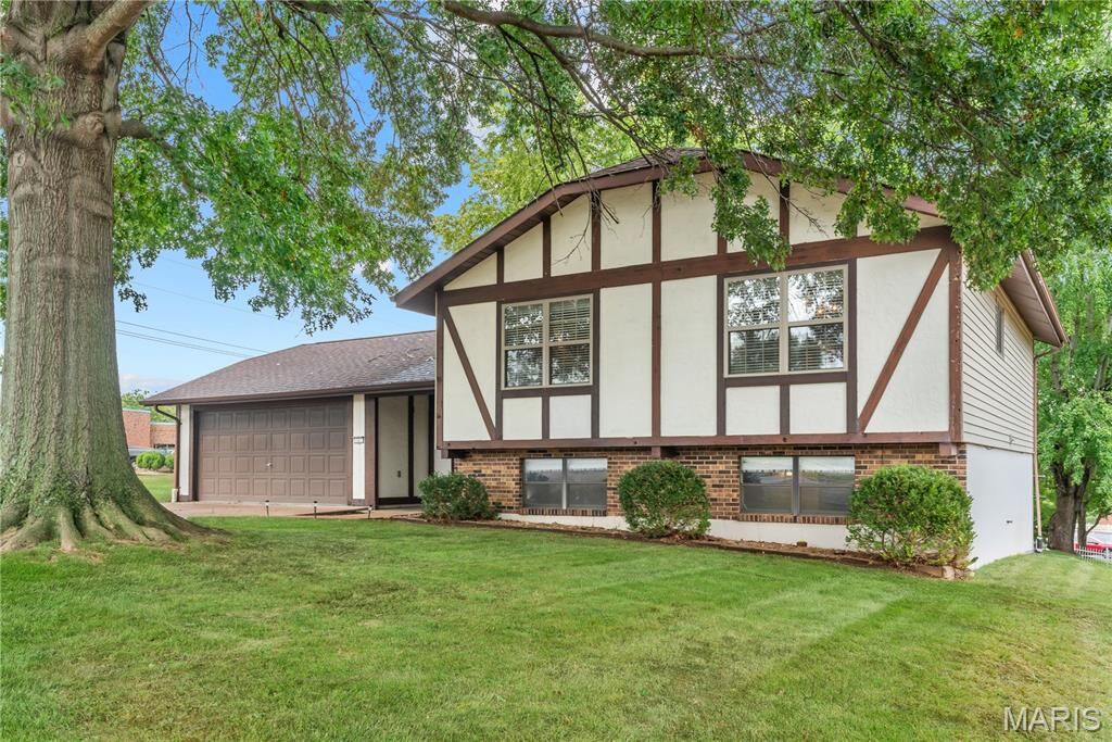 Property Photo:  1 Buckingham Drive  MO 63090 