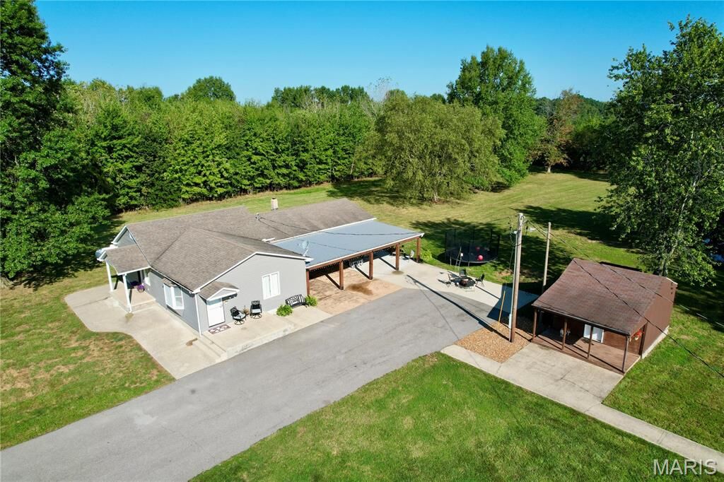 Property Photo:  5823 McDaneld Road  IL 62853 