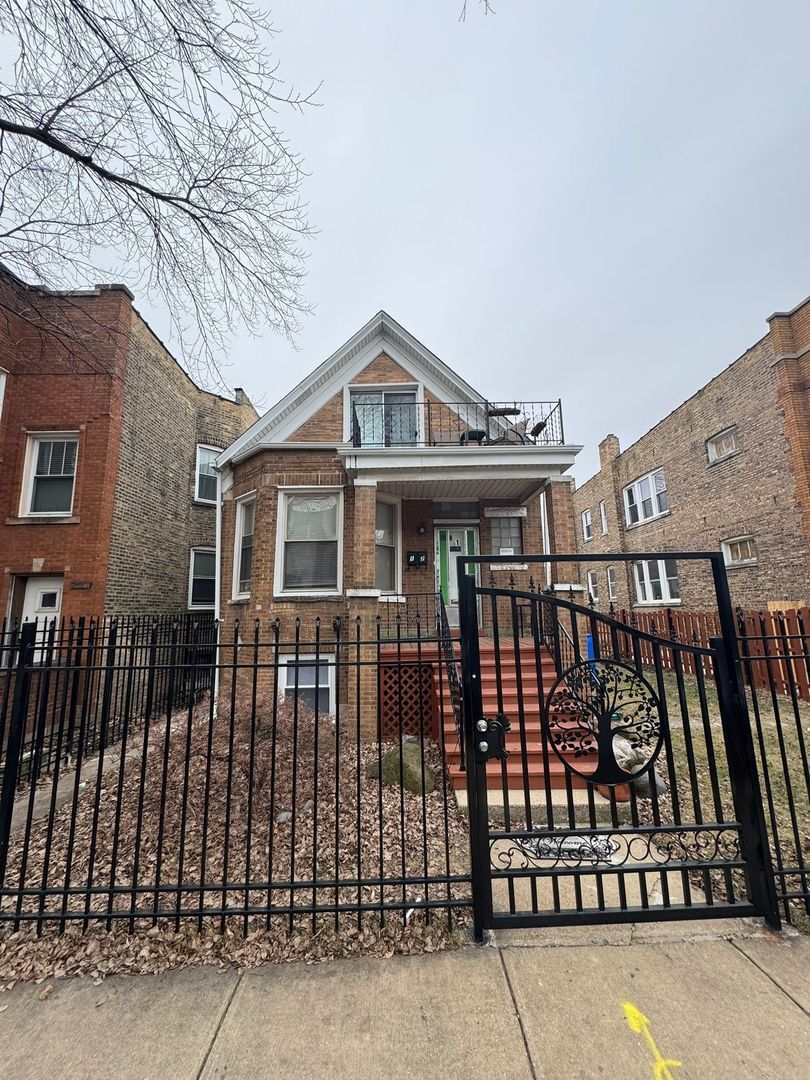 Property Photo: 2630 N Hamlin Avenue G IL 60647
