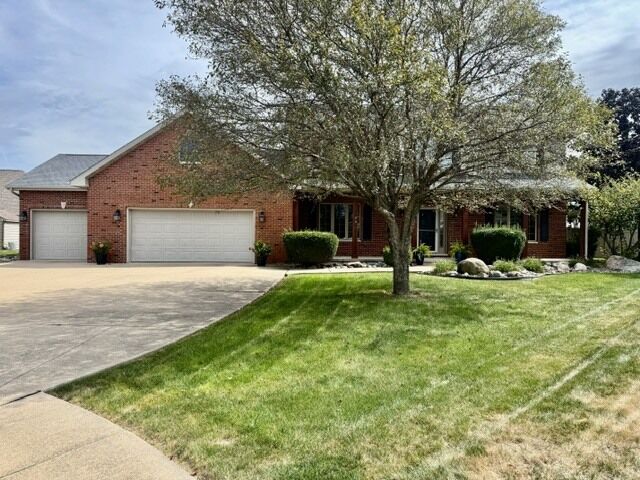 Property Photo:  126 Parkside Court  IL 61348 