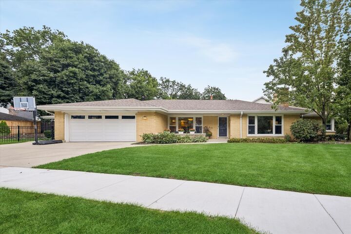 Property Photo:  677 Wingate Road  IL 60137 