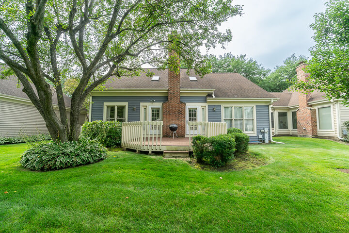 Property Photo: 2157 N Lake Shore Circle IL 60004