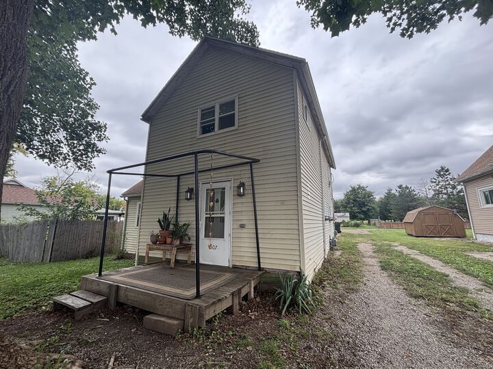 Property Photo:  1507 E Washington Street  IL 61727 
