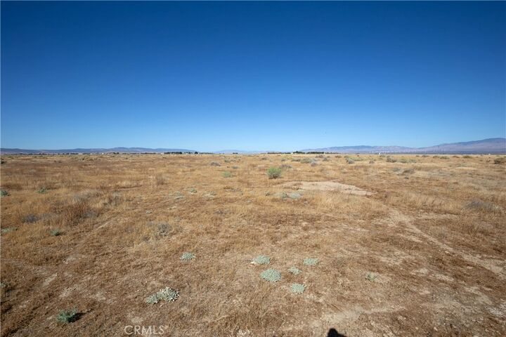 Property Photo: 101 Cor Ave B14 72 Stw CA 93536