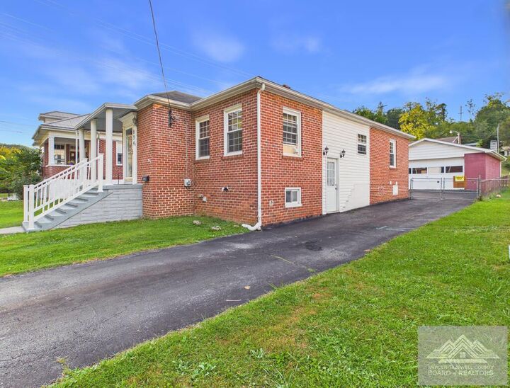 Property Photo: 834 Frederick St WV 24701