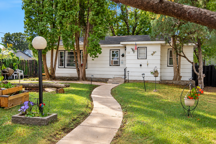 Property Photo: 308 Roosevelt Street MN 56308