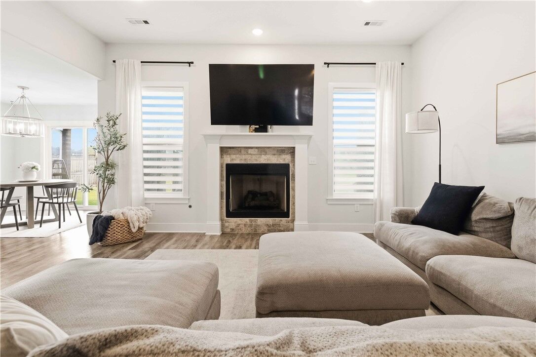 Property Photo: 330 W Taverner Xing AR 72730