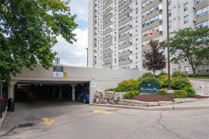 Property Photo:  35 Green Valley Drive 914  ON N2P 2A5 