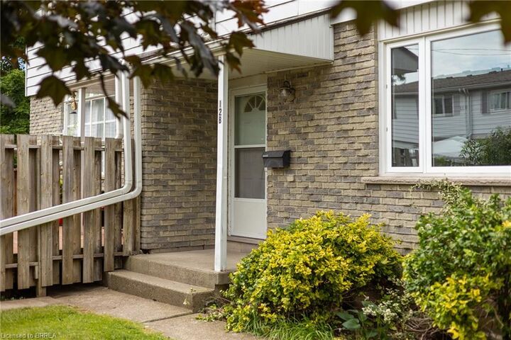 Property Photo: 18 Oakhill Drive 12B ON N3T 0J2