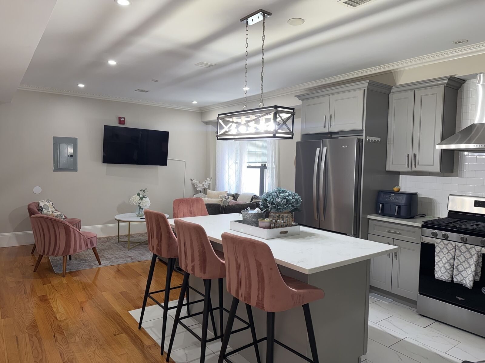 Property Photo: 399 Broadway 1 MA 02150