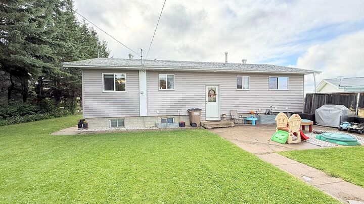 Property Photo:  5317 Birch Crescent  AB T0A 0M0 