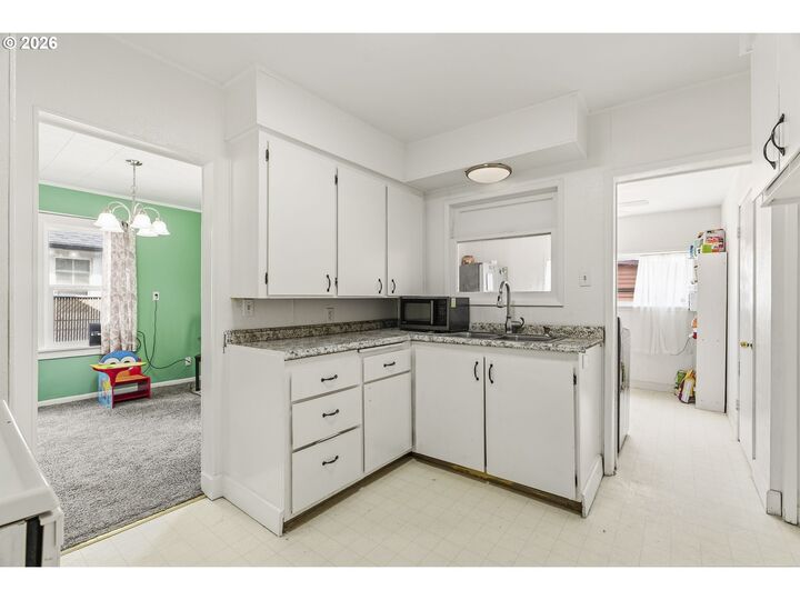 Property Photo:  630 20th Ave  WA 98632 