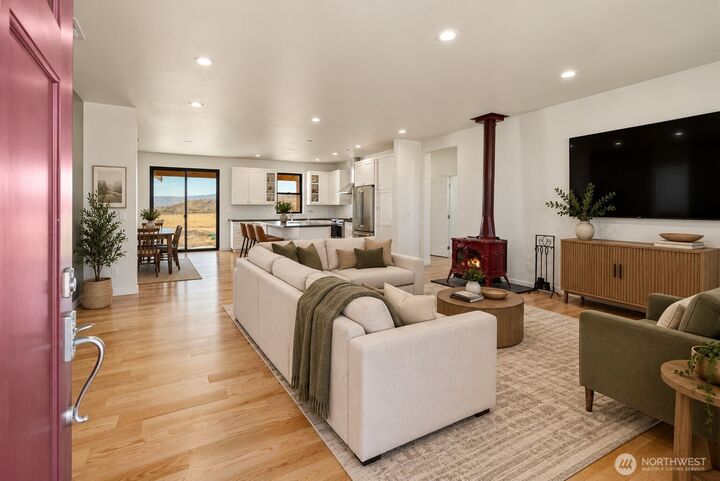 Property Photo:  720  Green Canyon Lane  WA 98926 
