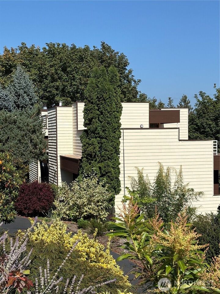 Property Photo:  16328  35th Avenue NE  WA 98155 