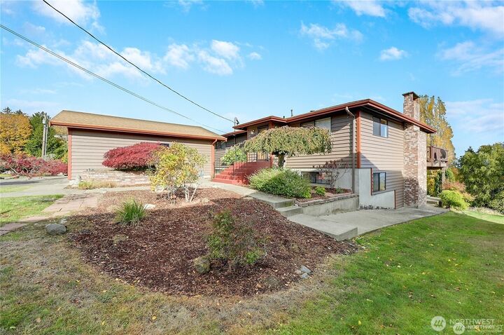 Property Photo: 2601 2nd Avenue E WA 98366