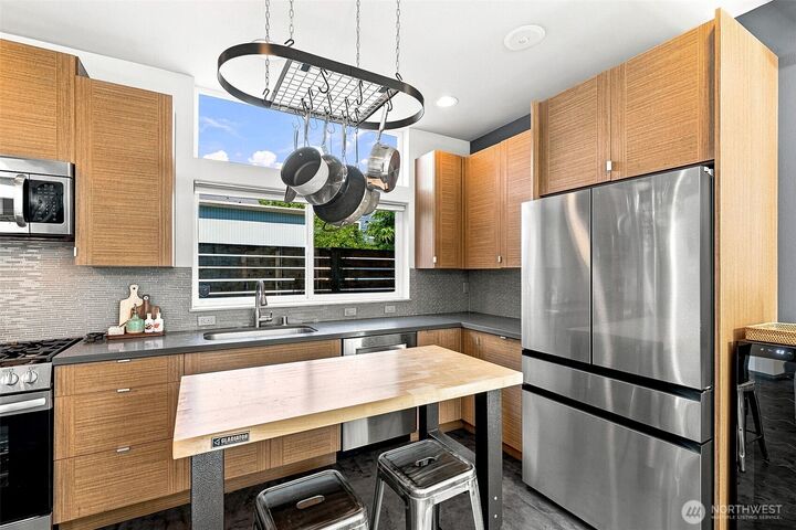 Property Photo: 310 21st Avenue B WA 98122