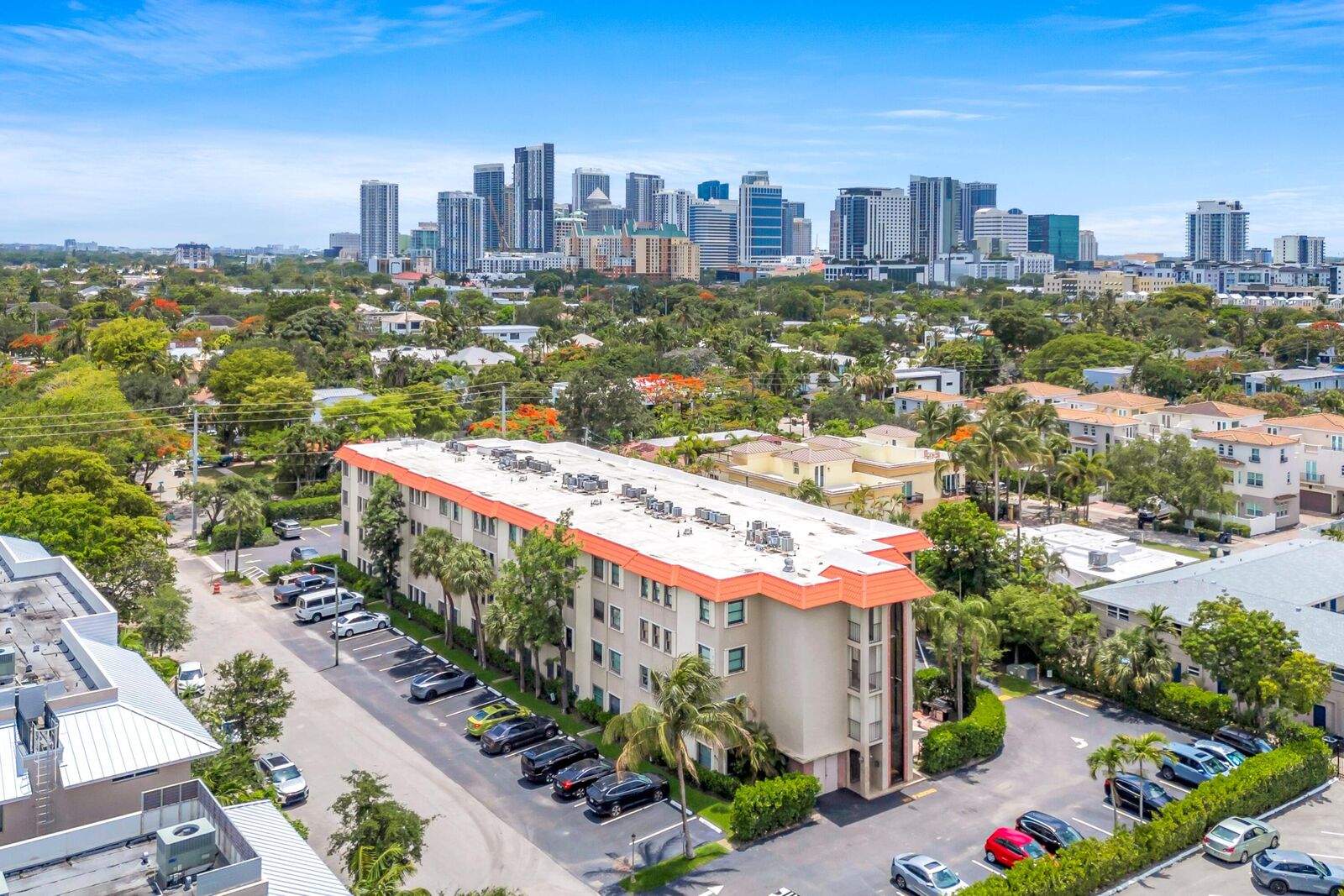Property Photo: 615 NE 12th Avenue 301 FL 33304