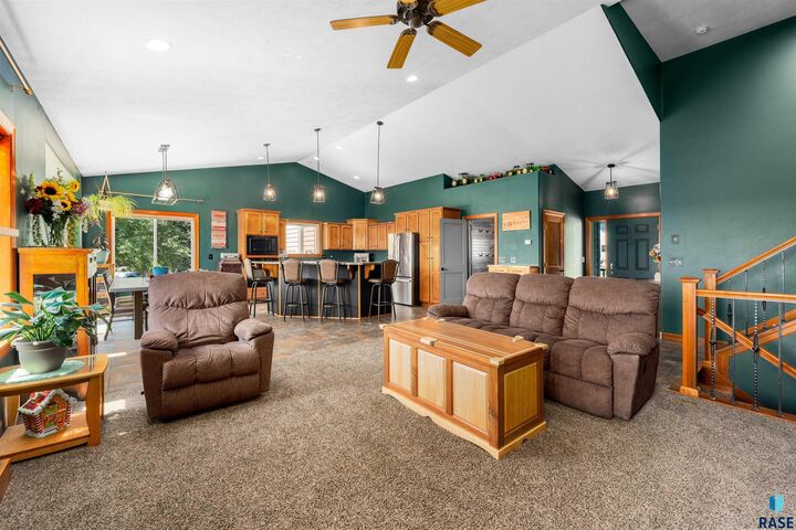 Property Photo: 1516 N Maynard Ln SD 57110