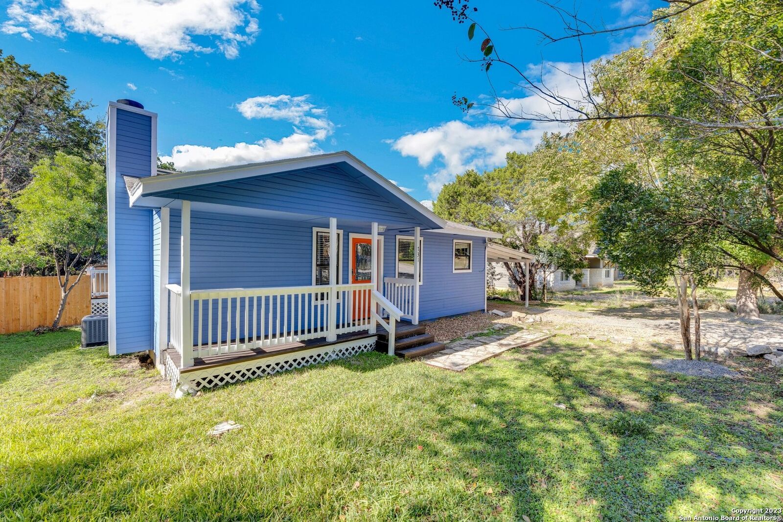 Property Photo:  731 Hillside Loop  TX 78133 