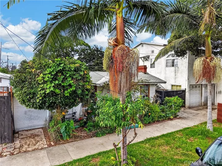 Property Photo:  1870 W 37th Place  CA 90018 