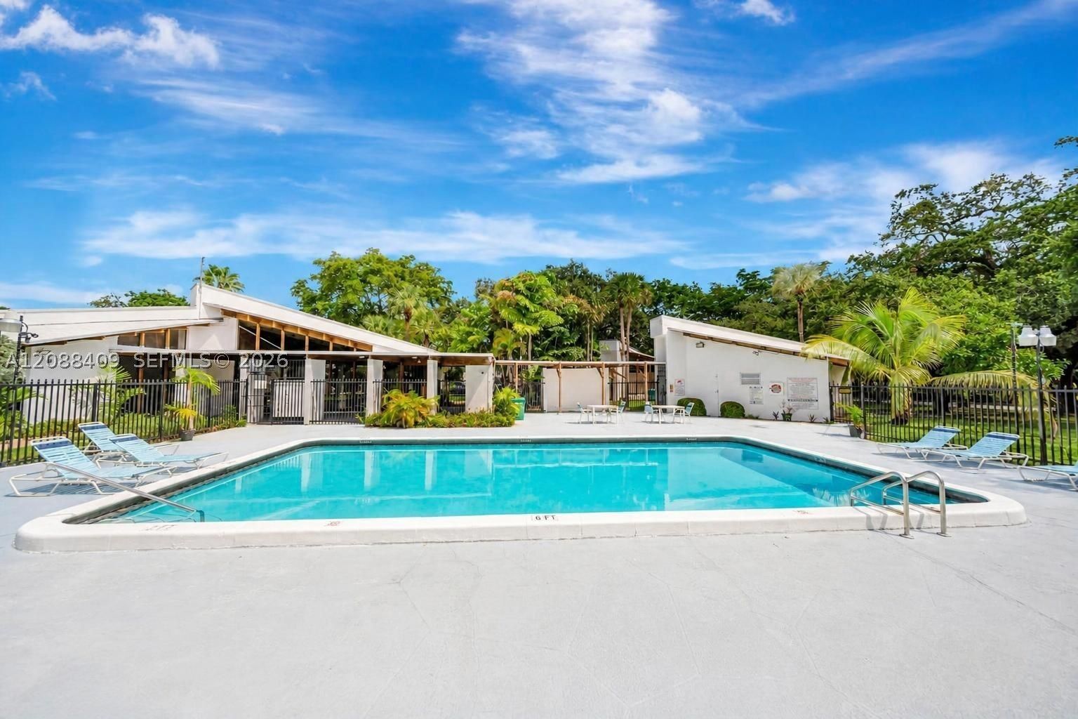 Property Photo: 2801 N 34 Ave FL 33021