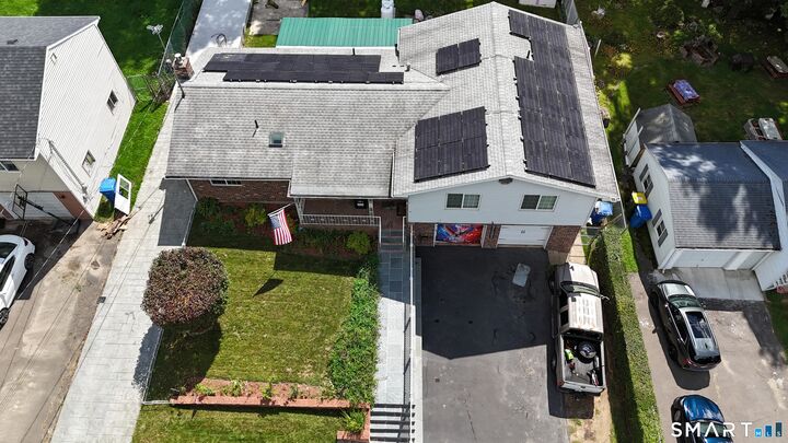 Property Photo:  32 Garden Hill Circle 32  CT 06704 