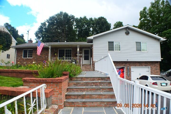 Property Photo:  34 Garden Hill Circle 34  CT 06704 