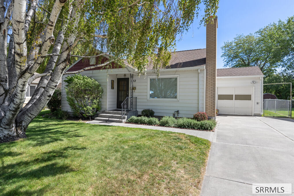 Property Photo:  822 Crestmont Avenue  ID 83402 