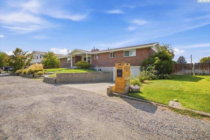 Property Photo: 2610 S Fruitland WA 99337