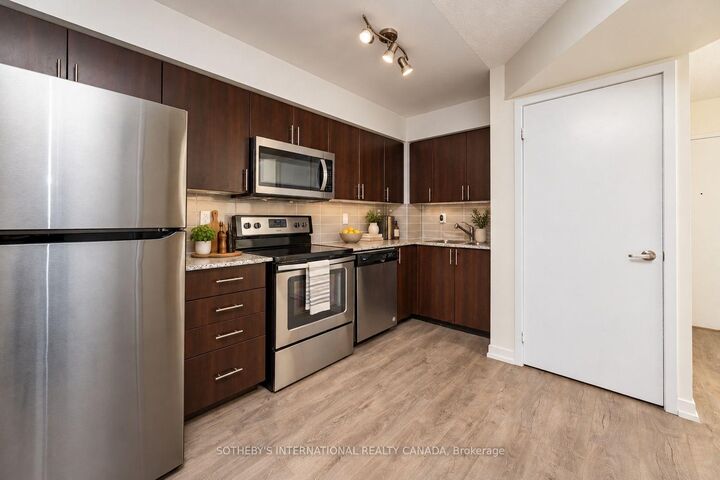 Property Photo:  1420 Dupont Street 517  ON M6H 2B1 