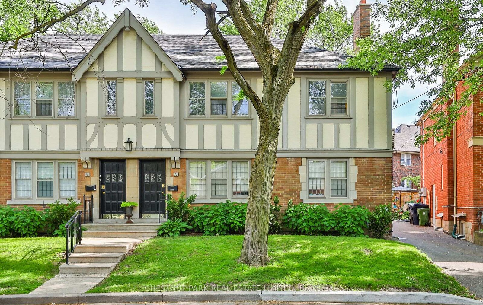 Property Photo:  11 Oriole Crescent Upper  ON M5P 1L6 