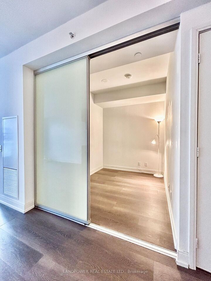 Property Photo:  181 Dundas Street E 5002  ON M5A 0N5 