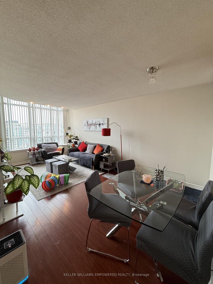 Property Photo:  81 Townsgate Drive Ph106  ON L4J 8E6 