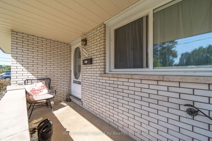 Property Photo:  164 Waverley Drive  ON N1E 1H2 