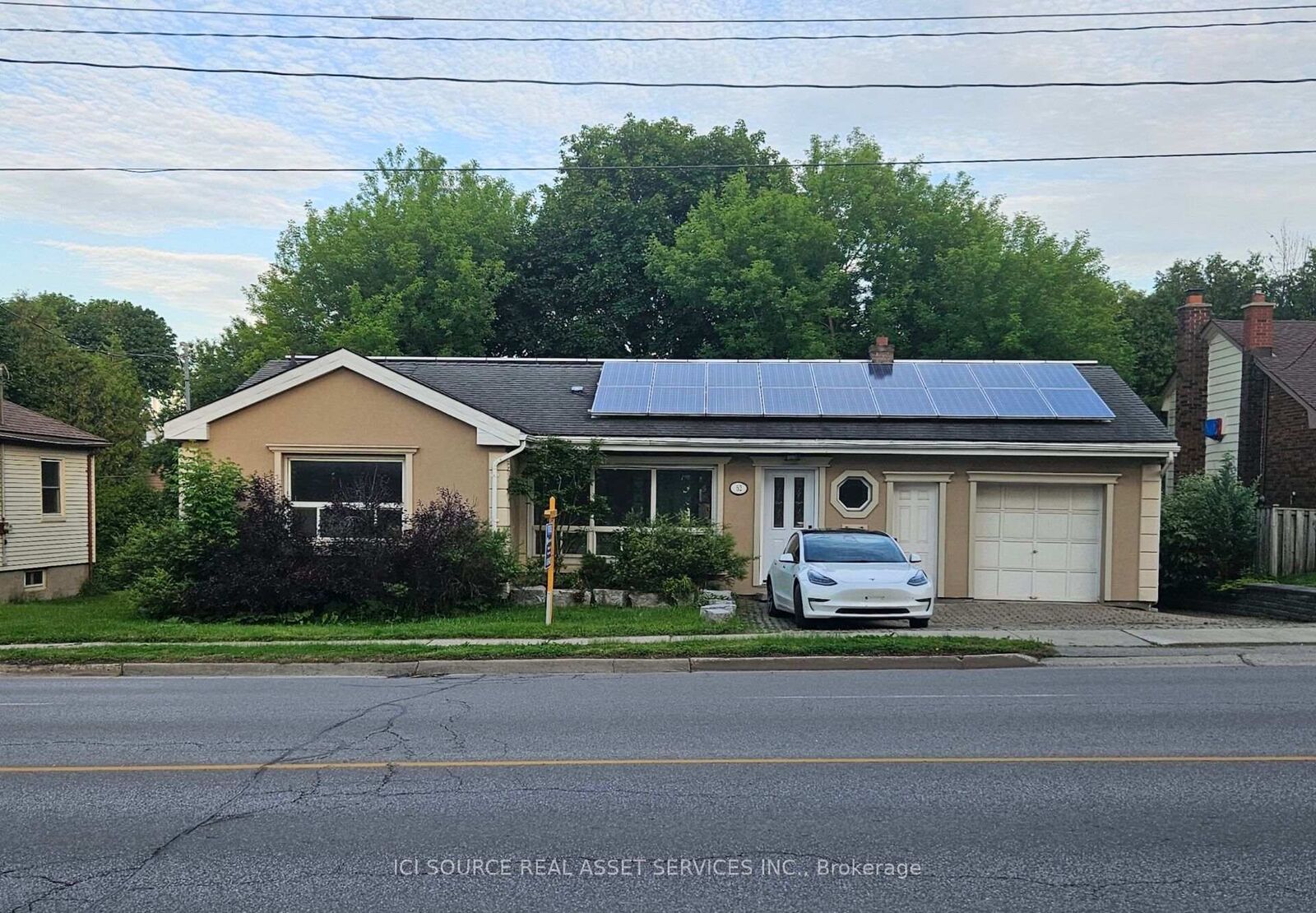 Property Photo:  52 Speedvale Avenue W  ON N1H 1J9 