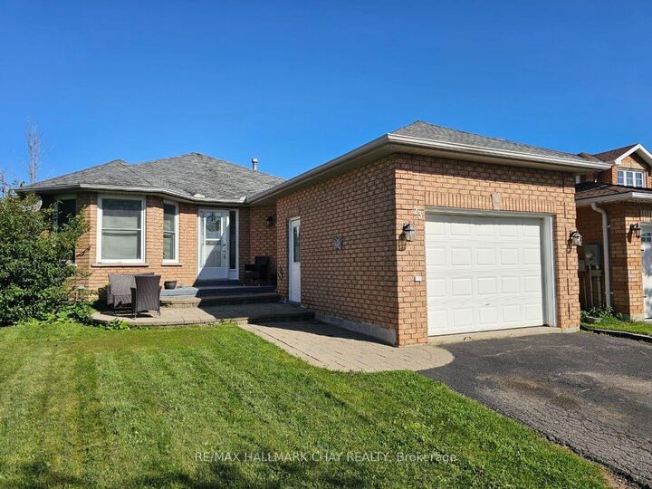 Property Photo: 23 Morton Crescent ON L4N 7T4