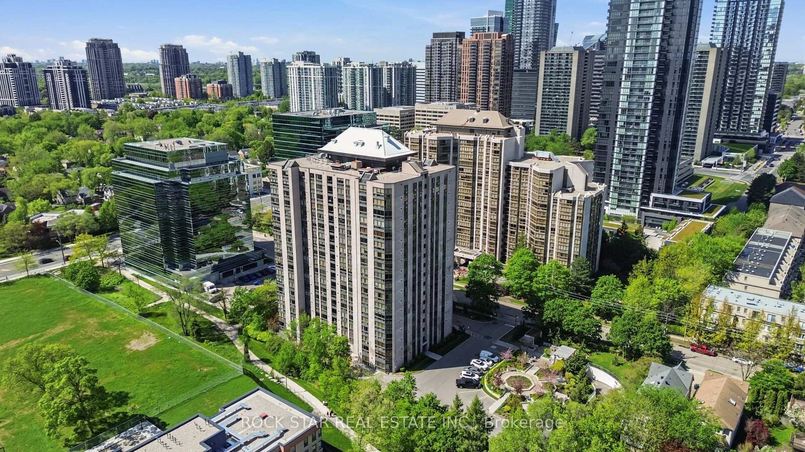 Property Photo:  5 Kenneth Avenue 701  ON M2N 6M7 