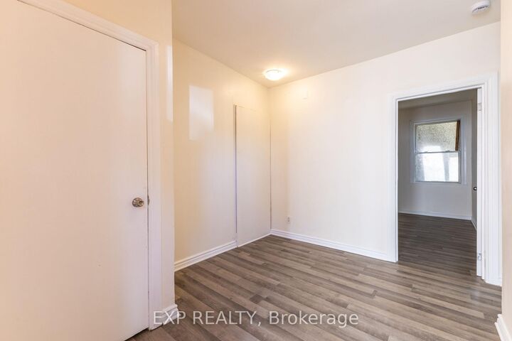 Property Photo:  288 Montreal Road 4  ON K1L 6B9 