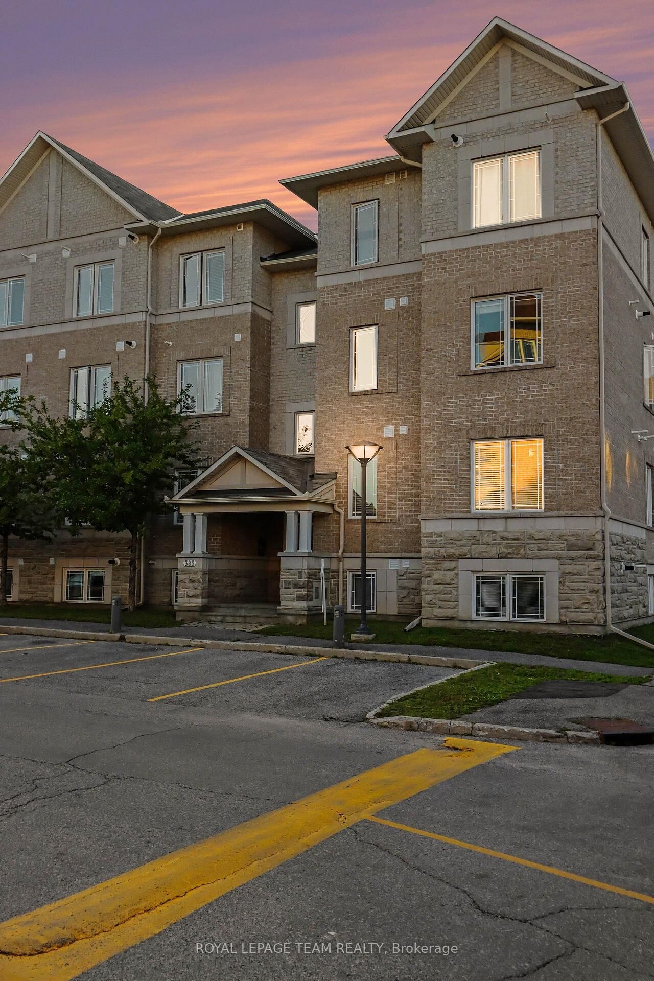 Property Photo:  385 Paseo Private Unit 7  ON K2G 4N7 