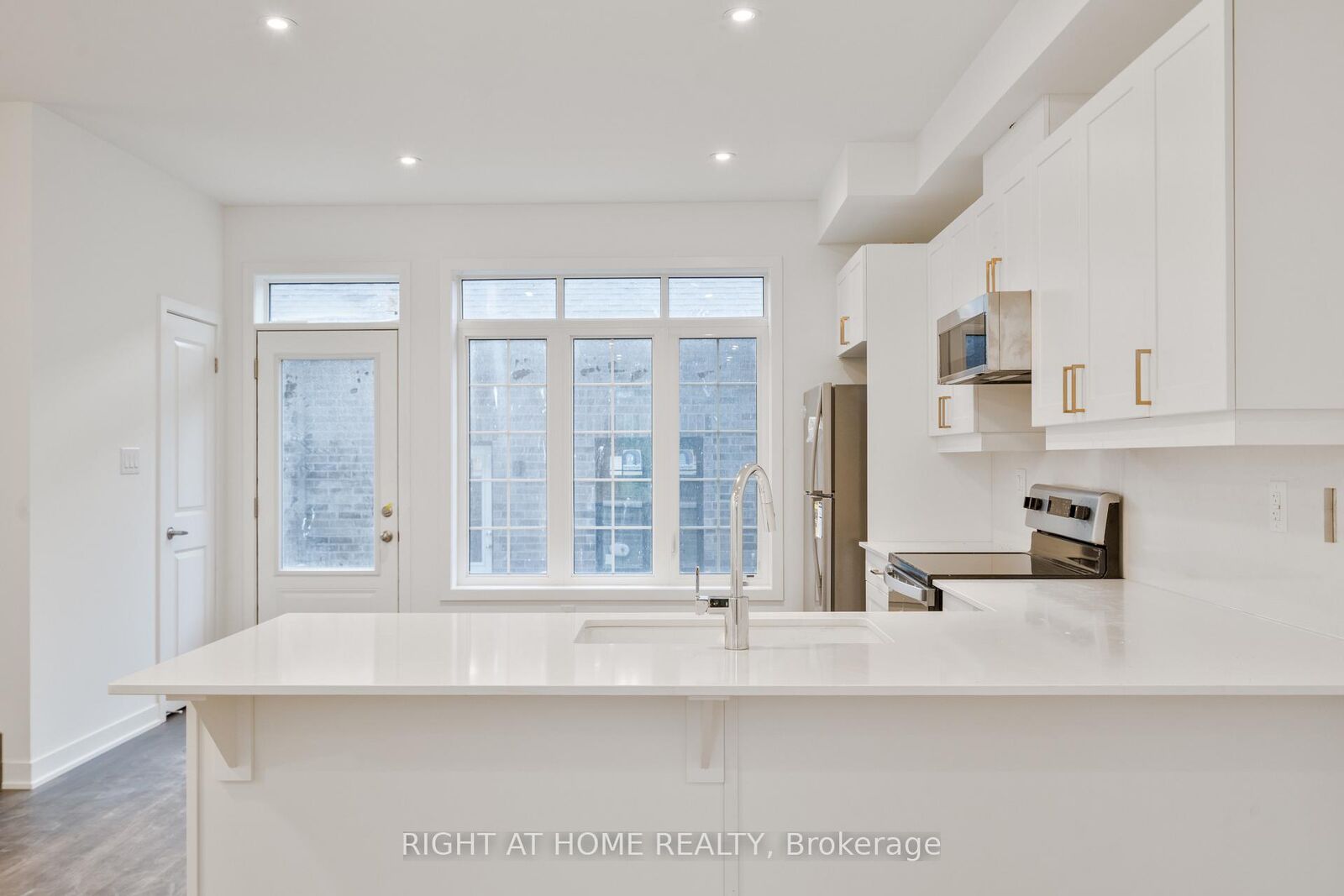 Property Photo:  13 Selfridge Way  ON L1N 0N9 