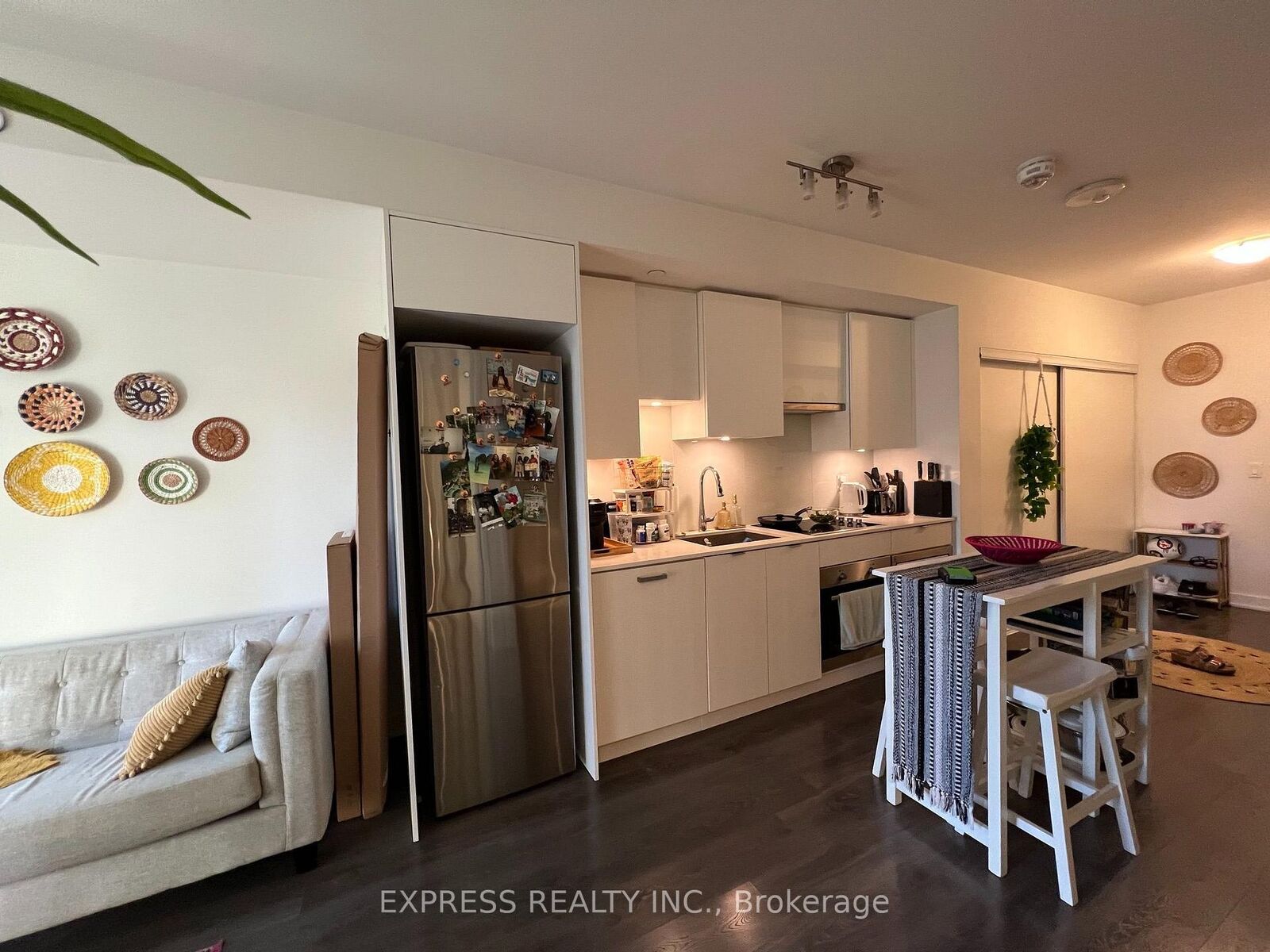 Property Photo: 99 Broadway Avenue 1601 ON M4P 0E4