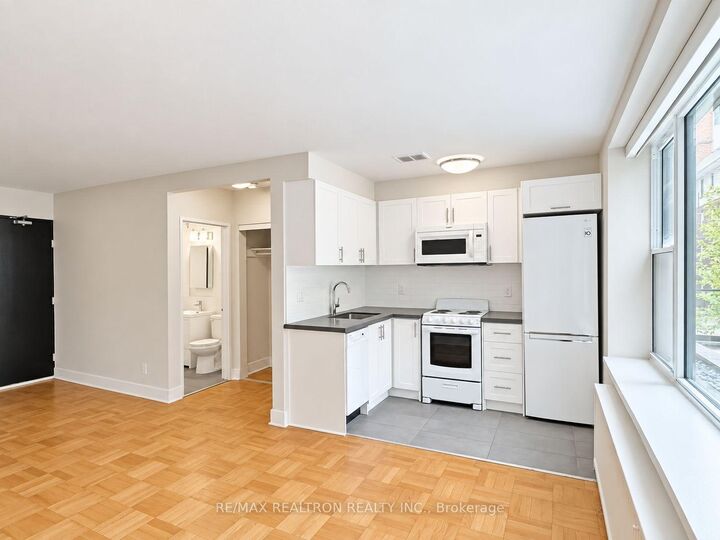 Property Photo:  1545 Bathurst Street 108  ON M5P 3H6 