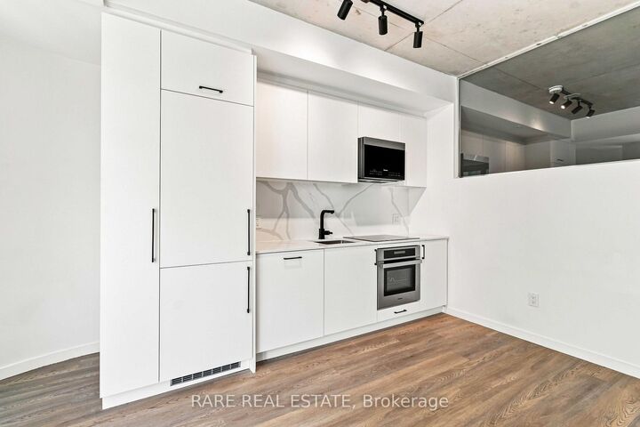 Property Photo:  689 The Queensway N/A 330  ON M8Y 3A6 