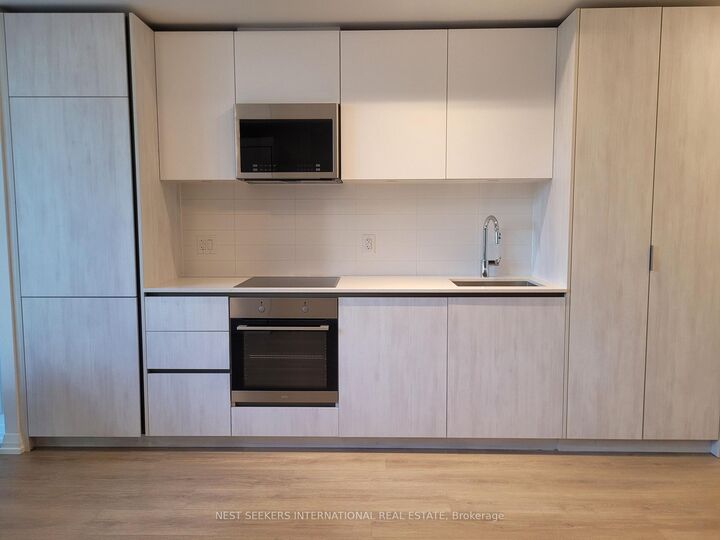 Property Photo:  8 Widmer Street 2001  ON M5V 0W6 