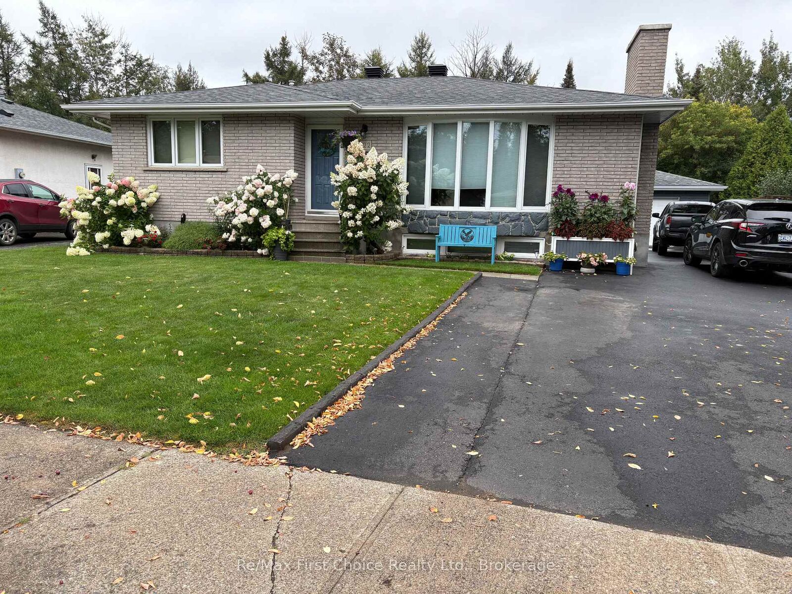 Property Photo:  422 Ryerson Crescent  ON P7C 5R6 
