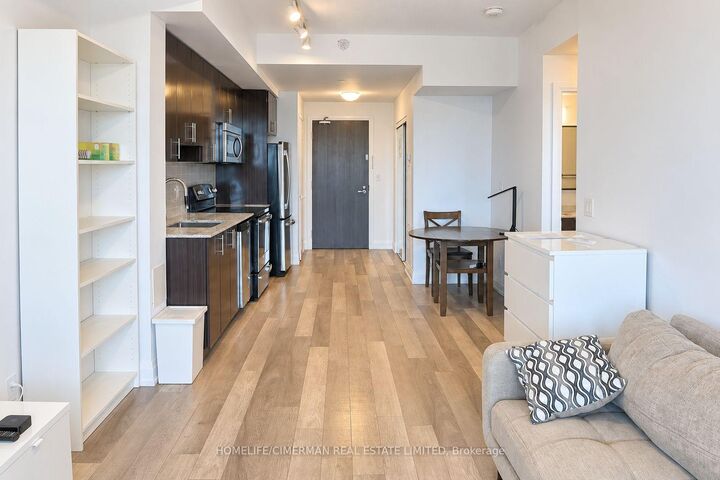 Property Photo: 7171 Yonge Street 2103 ON L3T 0C5