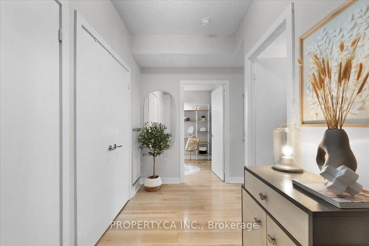 Property Photo:  438 King Street W 1204  ON M5V 3T9 